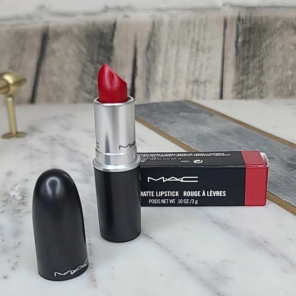 MAC Cosmetics Long-Wear Retro Matte Lipstick in Ruby Woo 707 - NWT/NIB